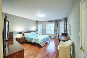 Master Room with Private Bathroom and Free Parking